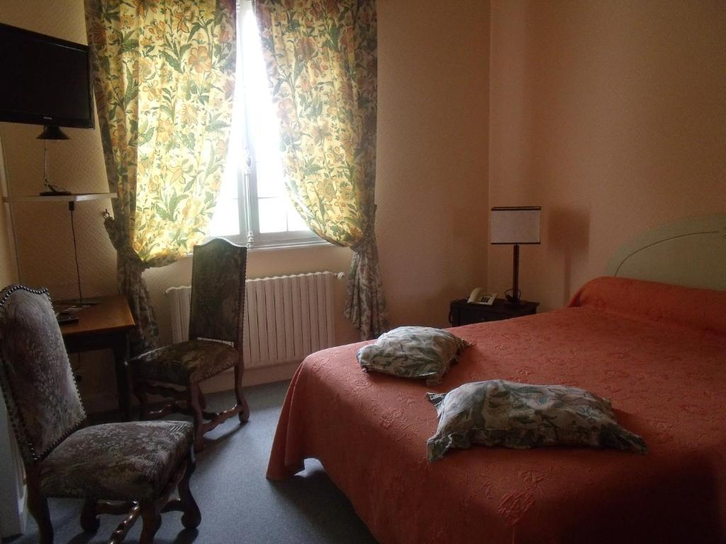 Hotel Restaurant L'Ecluse Antonne-et-Trigonant Rom bilde