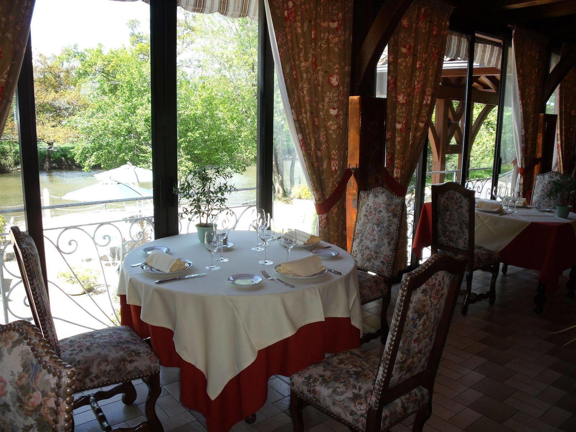 Hotel Restaurant L'Ecluse Antonne-et-Trigonant Eksteriør bilde